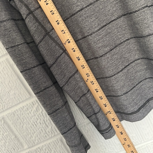 Lululemon Athletica Gray Striped Sweatshirt Men’s Large Excellent Condition - Picture 8 of 9